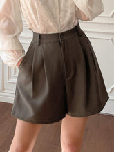 Dazy Designer Ladies' Simple Solid Color Pleated Shorts With A Sense Of Design